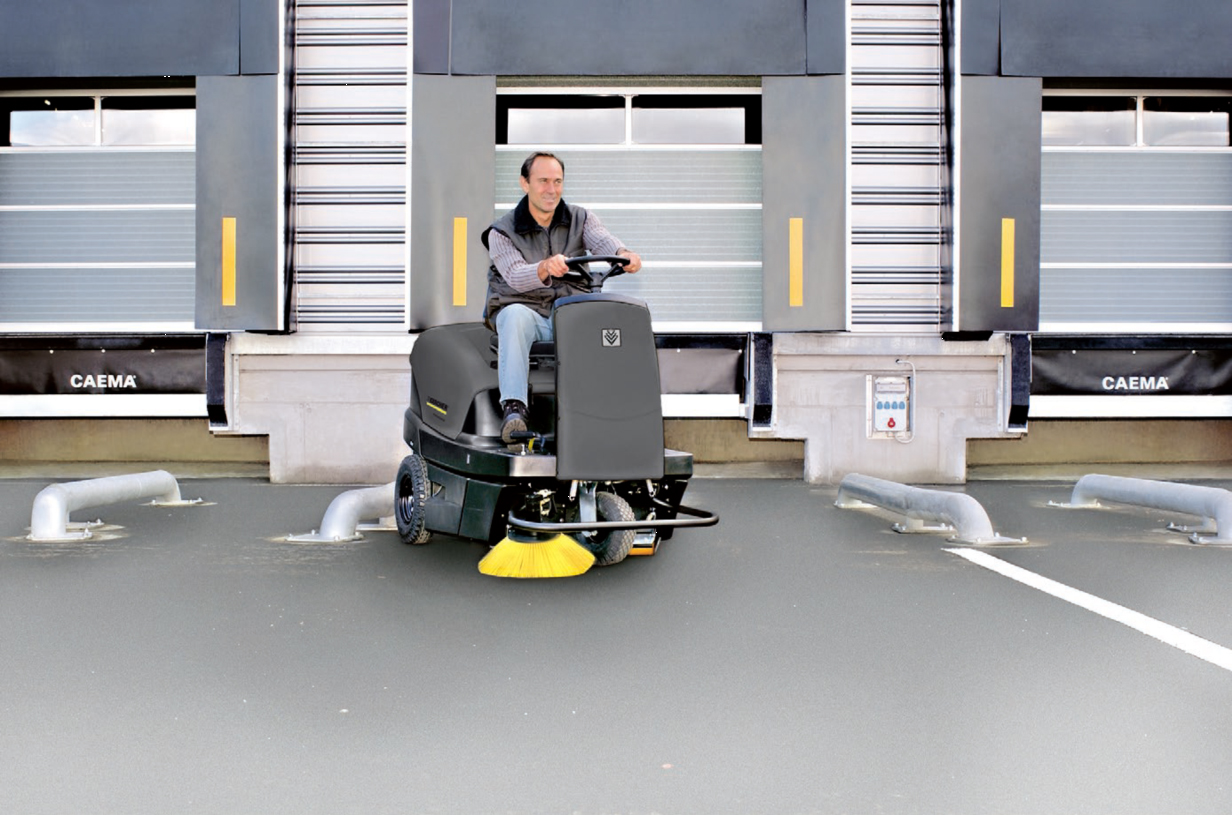 中型驾驶清扫车